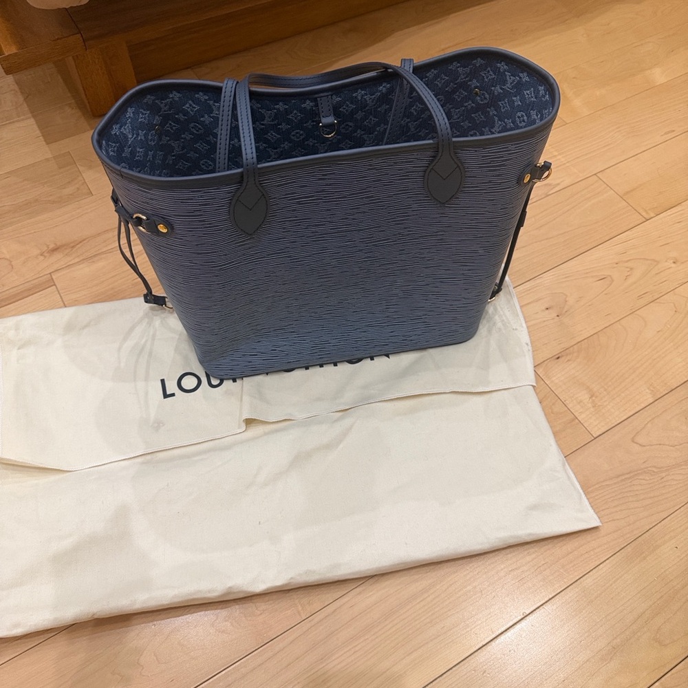 Louis Vuitton Navy Epi Leather Neverfull MM Tote